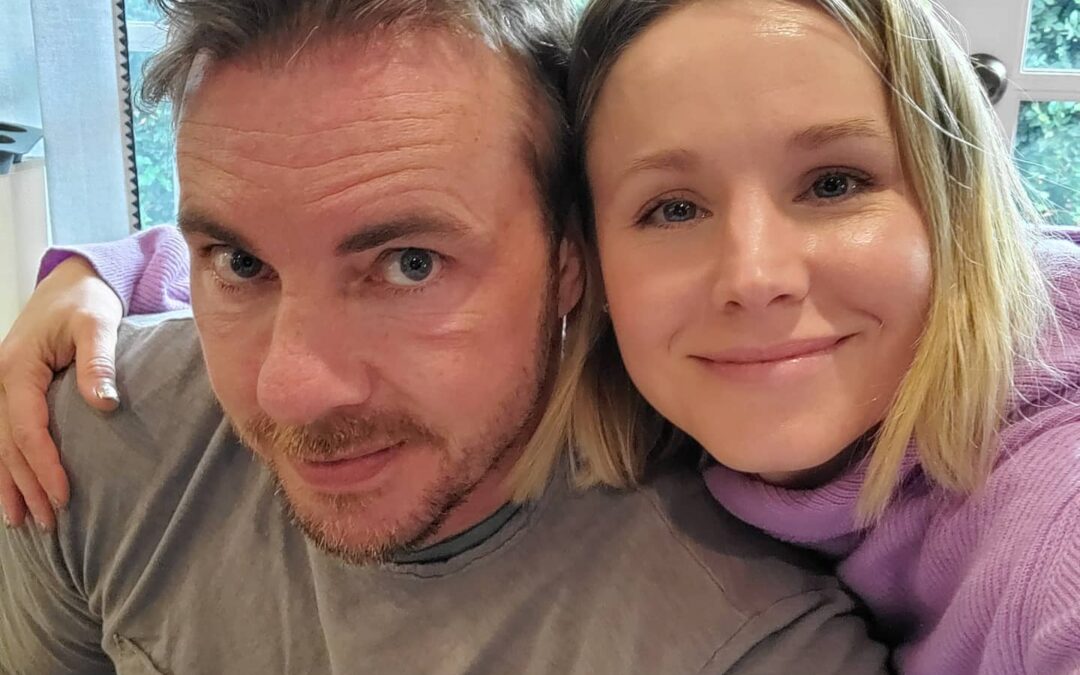 Kristen Bell et Dax Shepherd laissent leurs enfants courir seuls dans un parc d’attractions danois.